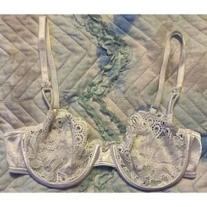 Vintage Marilyn Monroe by Warner's White Lace Unlined Demi Cup Bra, 34B‎ (1812)